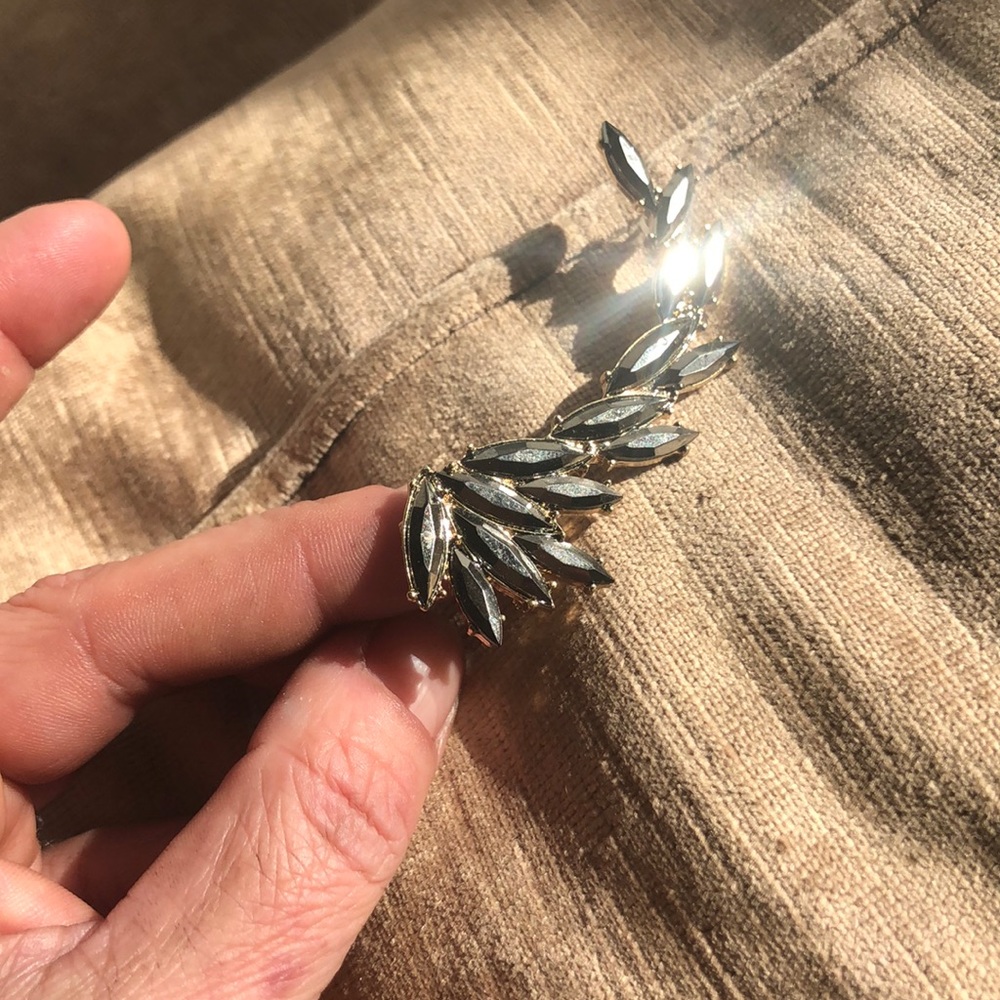 Right ear crawler with Swarovski Crystals
